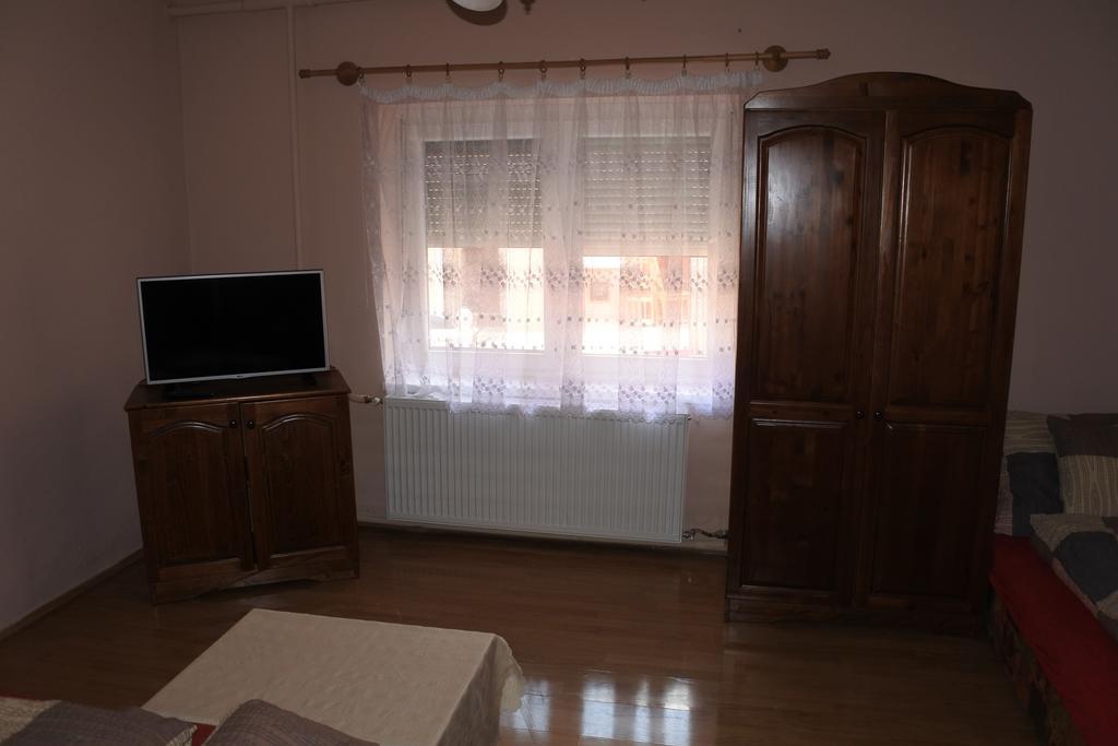 Kisasszony Apartman Eger Exterior foto
